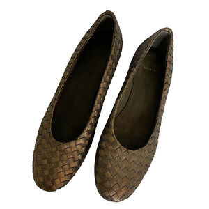 Women's 11.5 Stuart Weitzman Gold Woven Leather Ballet Flats Small Heel